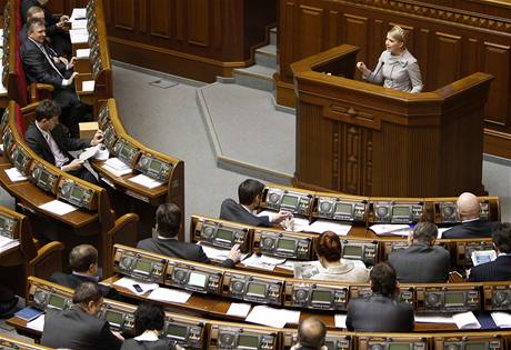 Tymoenková ped ukrajinským parlamentem